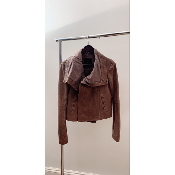 Meet your Posher, The Chair In The Corner - Picture 2 of 16